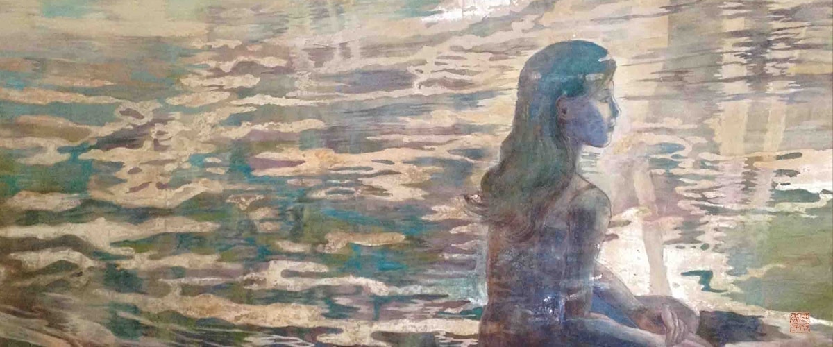 画面にひろがる水面。 そこに映る自然はまるで虚像のような、それでいて幻想的な、まさに夢や心の世界。 風が吹いて水面がゆらぐと世界が動き出す。 少女の心が鏡のように映り、ひろがっていく。